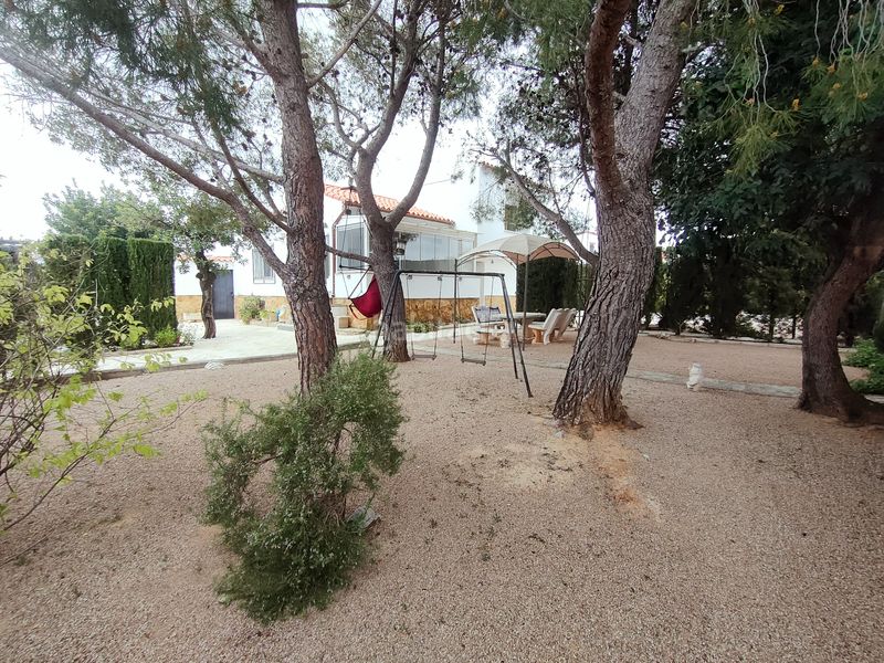 Foto f7ba245d-d992-4d49-a895-5e6c050b4d4c. Chalet with fireplace parking pool in Montroi / Montroy