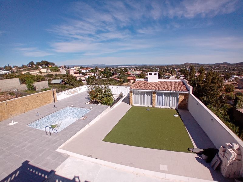 Foto cc362c9a-5951-4d05-a4b8-3147f49c0b29. Xalet amb xemeneia aparcament piscina a Turís