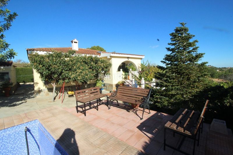 Foto 17bba175-ea6c-4284-8d29-aab2d0f890f2. Xalet amb xemeneia aparcament piscina a Centro Chiva