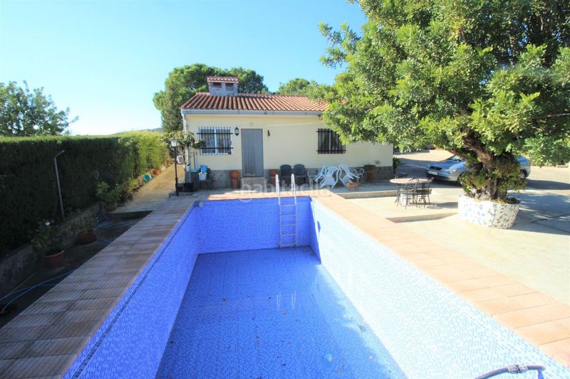 Foto 80a97828-ed74-49aa-89e7-a72dd7cdb692. Xalet amb xemeneia aparcament piscina a Centro Chiva
