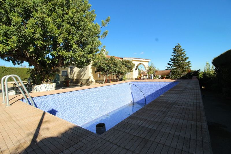 Foto f5b6b349-785d-49b3-8930-8b114d65c4ac. Xalet amb xemeneia aparcament piscina a Centro Chiva
