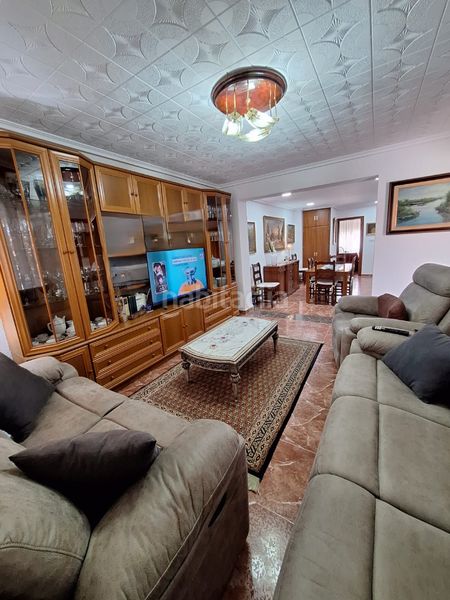 Foto 0cac1252-bf75-4c69-b88b-fda745e2c2c4. Casa amb xemeneia aparcament a Turís