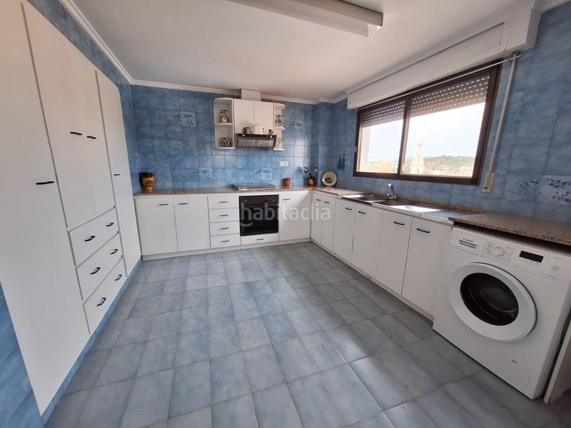 Foto a4904db8-3e7c-449e-8097-5a657db4ee24. Casa amb xemeneia aparcament a Turís