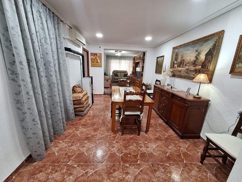 Foto bfcce660-a145-4f49-8871-5714fa3e8d53. Casa amb xemeneia aparcament a Turís