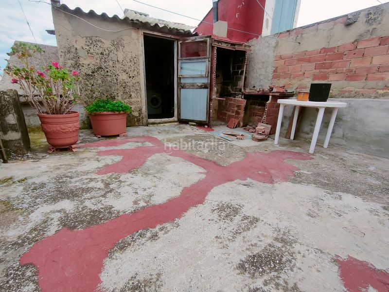 Foto a0d45e83-9be4-4f92-96a4-b19c7aea9c0e. Casa amb xemeneia a Monserrat