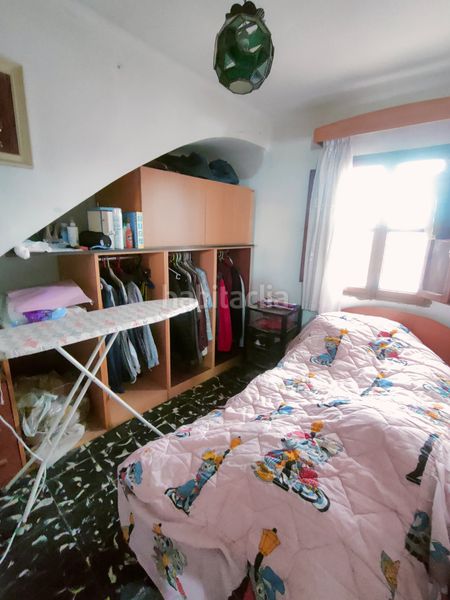 Foto b529def8-75b6-404a-b676-3fbac8a1918f. Casa amb xemeneia a Monserrat