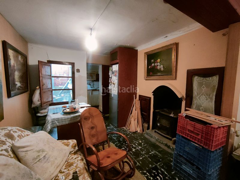 Foto c5d90689-4abd-4dbd-ad29-2a560373211d. Casa amb xemeneia a Monserrat