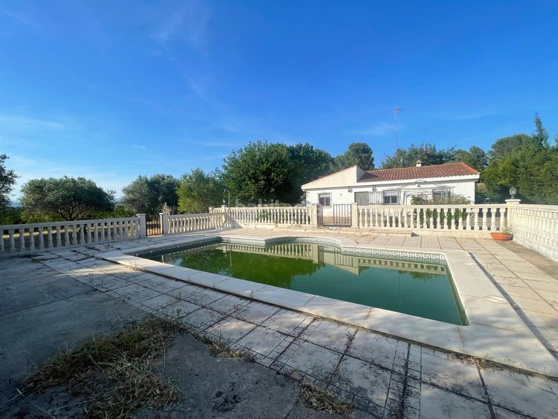 Foto f5392488-4922-4ecf-bb9b-9b76c17fccac. Xalet amb xemeneia piscina a Pedralba