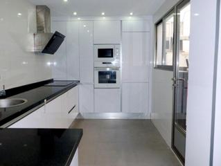 Casa adossada a Alcúdia de Crespins (l´). Casa reformada en lalcudia de crespins