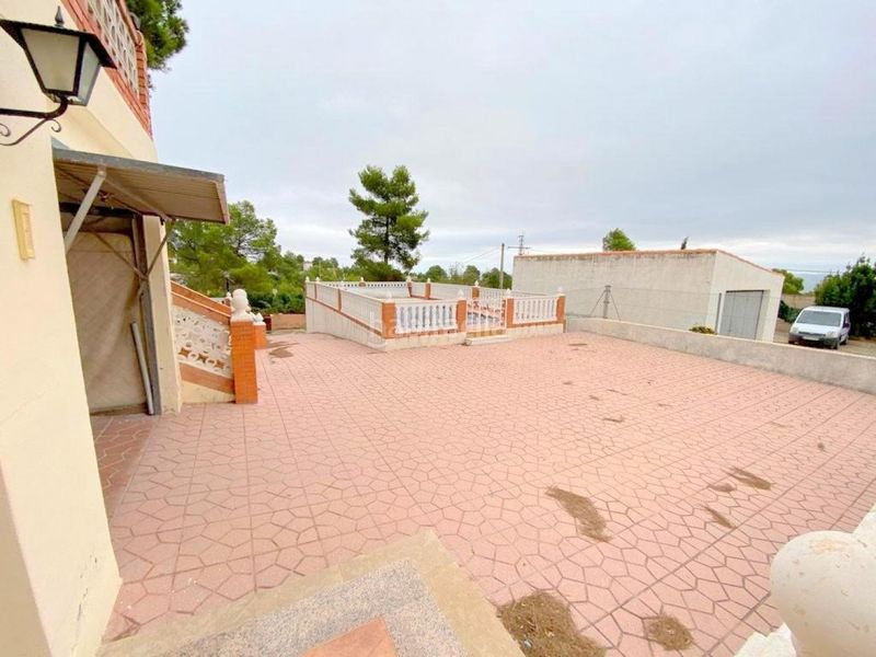 Foto fbfd0d0b-3e99-4062-ab3f-836b3a8e0bb0. Xalet amb aparcament piscina a Moixent