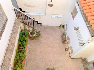 Casa a Vallada. Amplia vivienda con patio y garaje