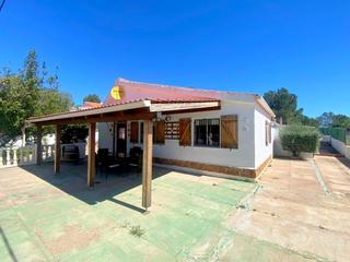 Xalet a Moixent. Acogedor chalet en la montaña con piscina