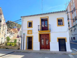 House in Moixent. Encanto, tradición y amplitud en el centro de mogente