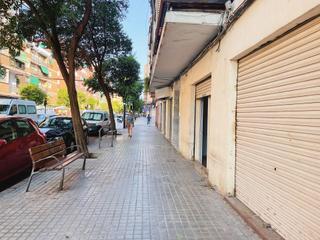 Local Comercial  Calle barig. 100to presenta en exclusiva un increible local en benicalap