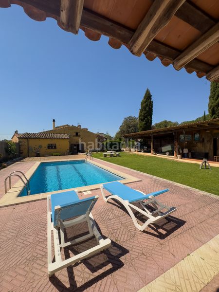 Foto f97744f3-3813-459d-9345-7efdbd1f1c84. Masia amb xemeneia calefacció aparcament piscina a Aiguaviva