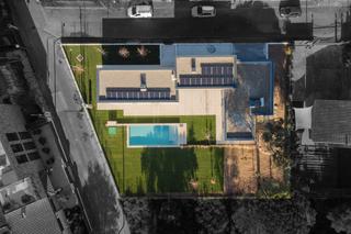 Casa a Llagostera. De nueva construcción y de una sola planta con piscina y jardín
