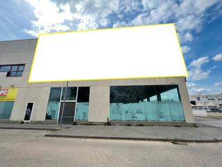 Lloguer Nau industrial  Carrer rocacorba. En esquina muy pròxima a l'espai gironés (centro comercial)