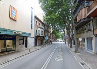 Miete Autoparkplatz  Ronda ferran puig 15a. Molt cèntric i de bona mida