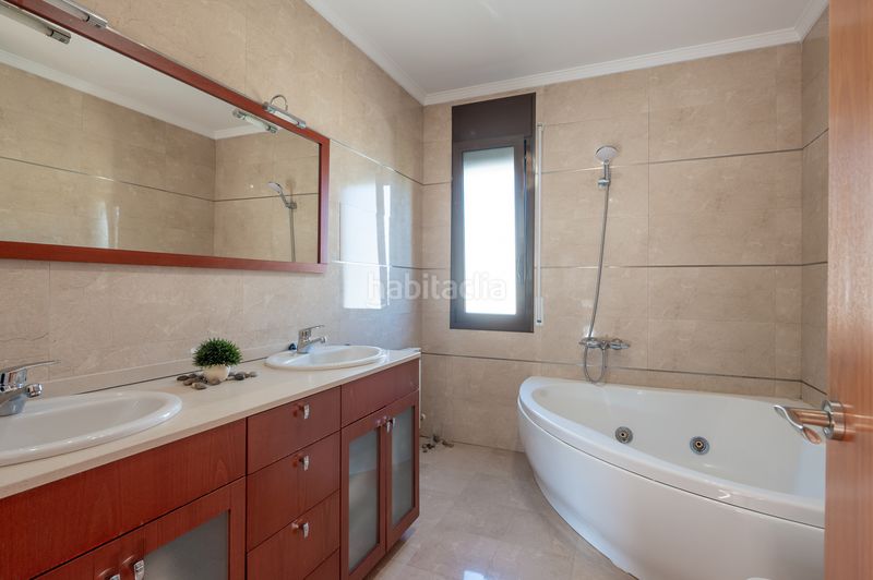 Foto 4b66c5da-95ce-4040-bc82-de0f91ae0157. Xalet amb xemeneia calefacció aparcament piscina a Quart