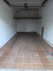 Alquiler Parking coche en Carrer doctor pascual i prats 11. Tancat i de bona mida (vista alegre)