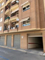 Aparcament cotxe a Avenida paz de 38