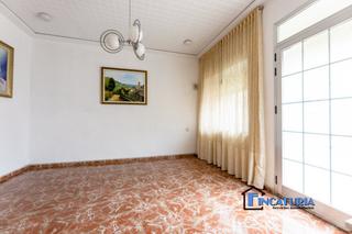 Planta baixa a Riba - roja de Túria. Se vende bajo luminoso con garaje