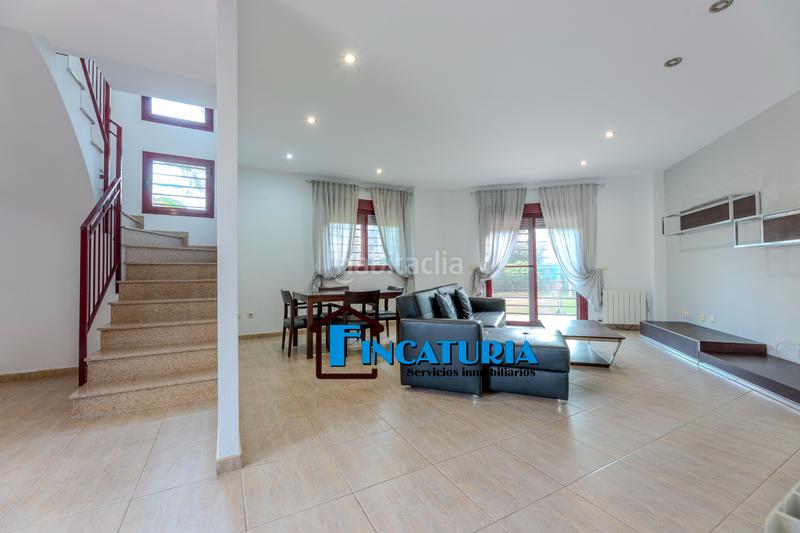 Foto b4e0d01e-17c5-4f34-b5e0-6b60ae2cb758. Xalet amb aparcament piscina a Riba - roja de Túria