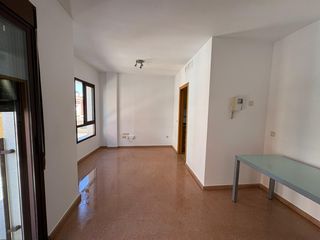 Flat  Carrer de santa caterina 19. Piso semi nuevo