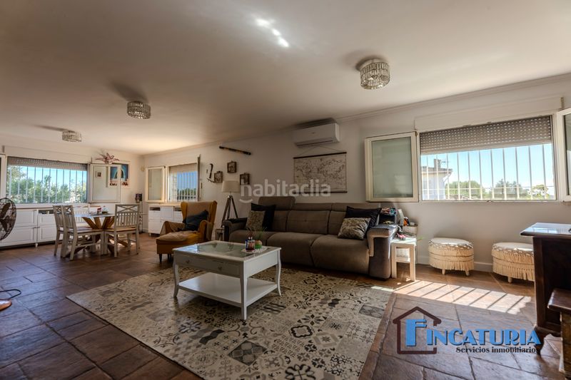 Foto 78ac1ee7-f37a-4956-8957-e022b8faccb0. Xalet amb xemeneia aparcament a Riba - roja de Túria