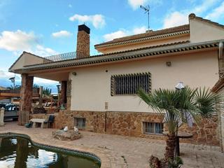 Xalet a Urbanizaciones. Magnífico chalet en lliria en urbanización consolidada