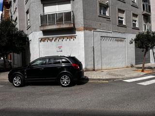 Local Comercial a Parque de la Bombilla. Locales comerciales en muy buena zona de lliria