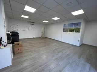 Local commercial à Núcleo Urbano. Local comercial en venta en la pobla de vallbona