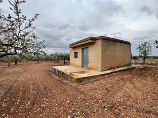 Xalet a Urbanizaciones. Casa de campo con parcela grande