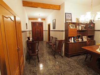 Casa a Santa Bárbara. Casa céntrica en lliria, zona de san francisco, con 7 dormitorio