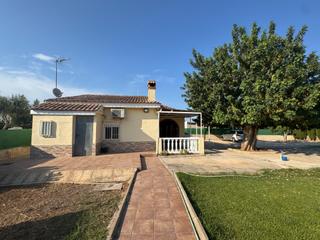 Chalet à Urbanizaciones. Chalet en perfecto estado de conservacion con piscina para entra