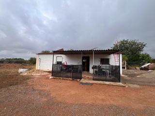 Xalet a Urbanizaciones. Casa de campo con gran parcela