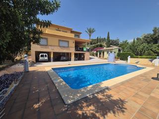 Chalet à Rascanya. Amplia vivienda en zona consolidada con todos los servicios.