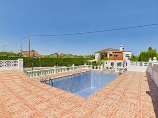 Xalet en Urbanizaciones. Interesante chalet muy cerca de lliria