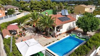 Xalet en Urbanizaciones. Interesante chalet en lliria, urbanizado con asfalto y alcantari