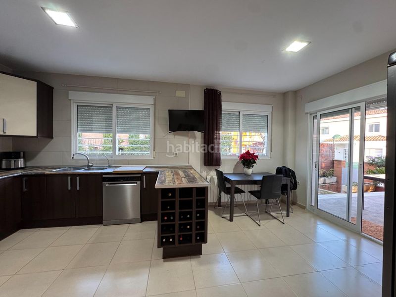 Foto a7acef68-4e90-40bf-87d8-fbd229de7336. Xalet amb aparcament piscina a Urbanizaciones Llíria