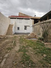 Casa en Benaguasil. Solar con construcción . almacen