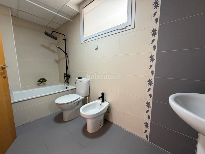 Foto b2c15181-feff-4f4e-a195-f8ab787d7a9e. Pis amb aparcament a Benaguasil