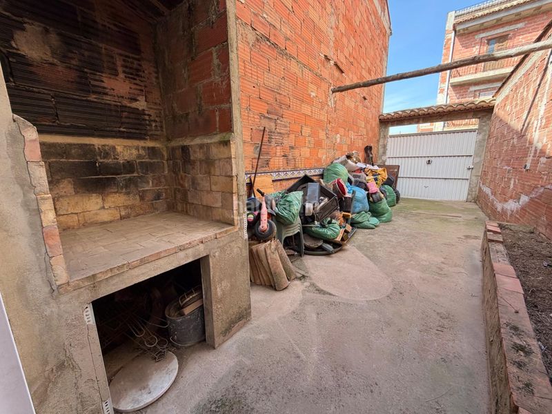 Foto b0e61ff1-39ee-4e9f-8f0f-e898f6c890b8. Casa amb aparcament a Alcublas