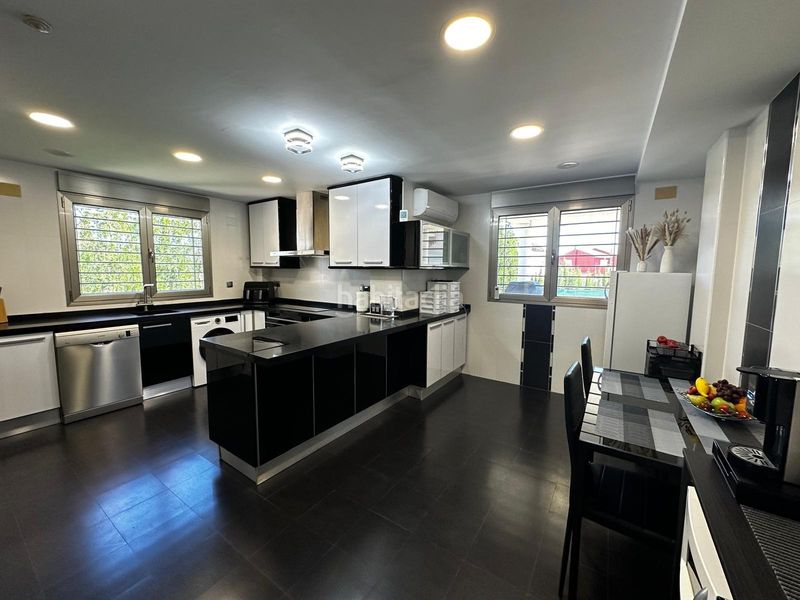 Foto 0a2ab124-3ec0-444e-840a-25a5f6c8c5c5. Xalet amb piscina a Urbanizaciones Llíria