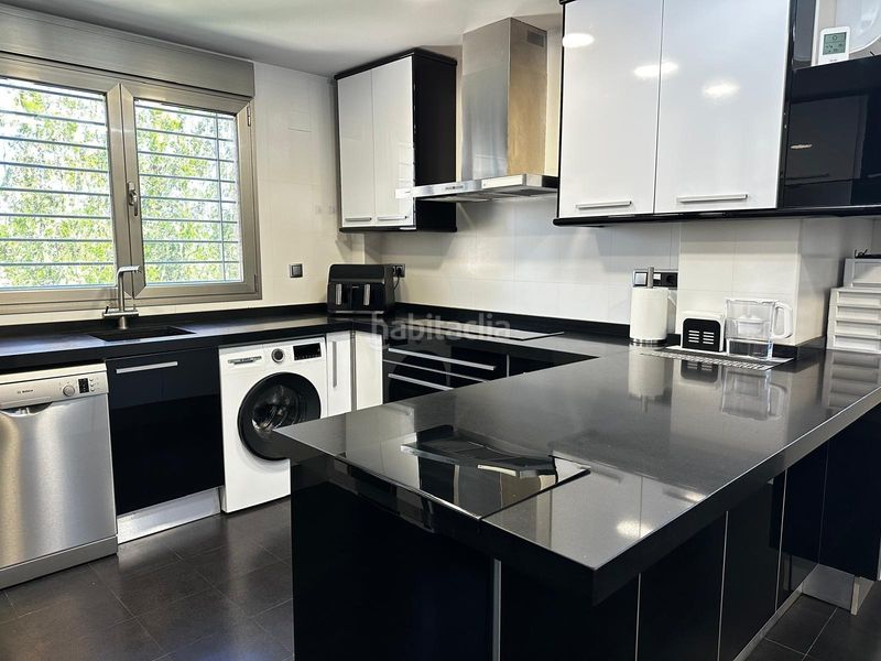 Foto dbc101df-5853-4277-9540-18dbc1bc7357. Xalet amb piscina a Urbanizaciones Llíria