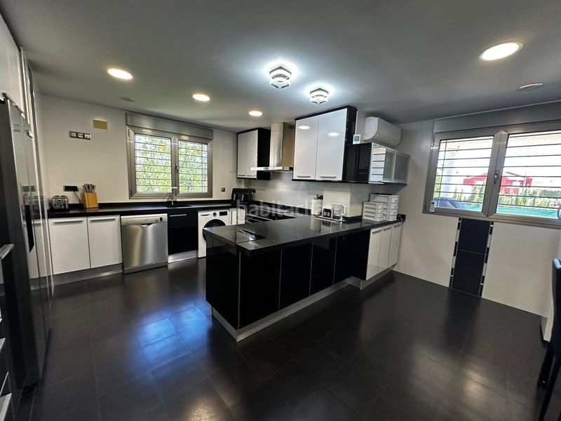 Foto e0bd1bf2-6988-4a8e-a09d-598005c0cb0f. Xalet amb piscina a Urbanizaciones Llíria