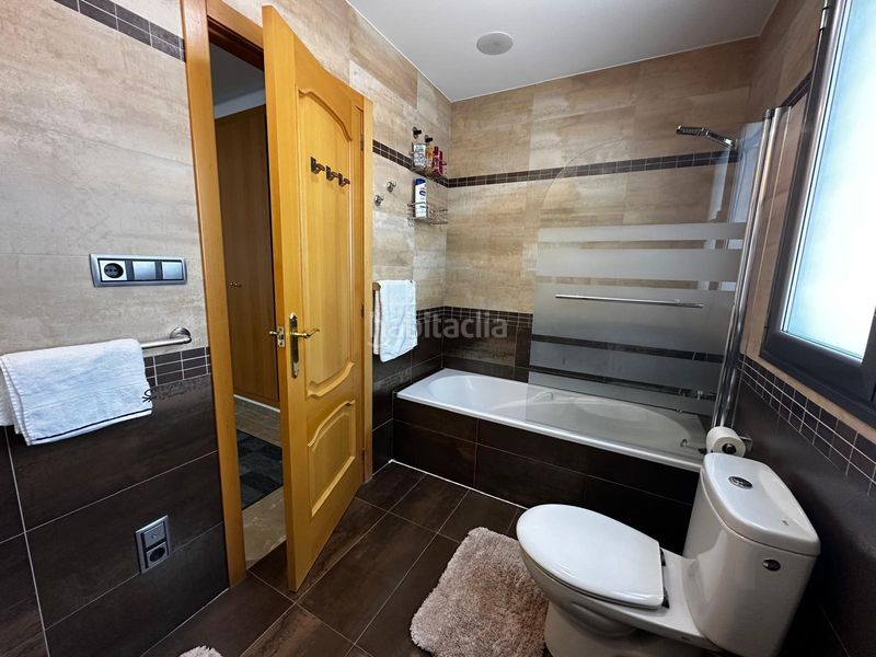 Foto f4018ef2-370c-4eb4-a1c9-1d462f386444. Xalet amb piscina a Urbanizaciones Llíria