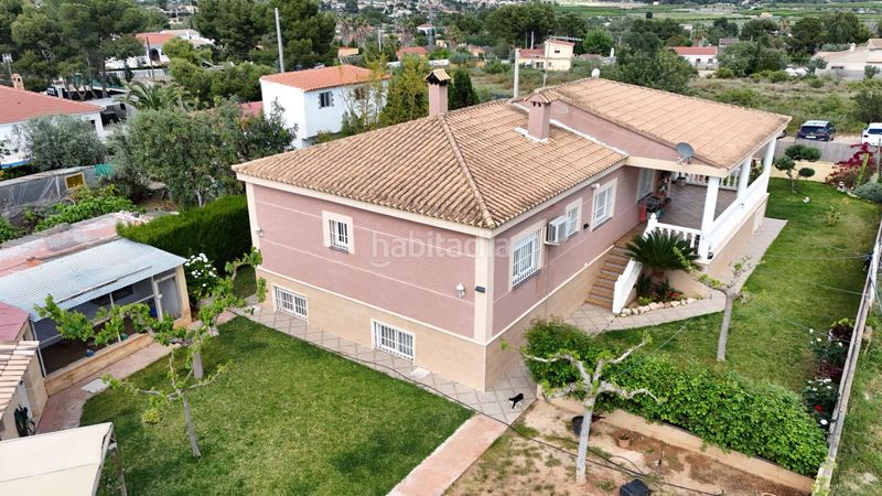 Foto 6ededbce-db6a-4e3d-b8f7-35060654755a. Xalet amb aparcament a Urbanizaciones Llíria