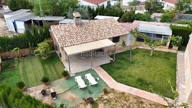 Foto a7444bd9-4d34-44f1-a8c2-05a0a6000029. Xalet amb aparcament a Urbanizaciones Llíria