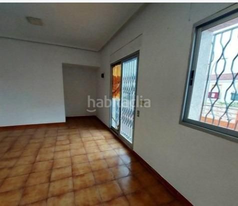Foto 48217627-d6ca-44c5-ab66-9b2a36b4fcfc. Edifici a Domeño